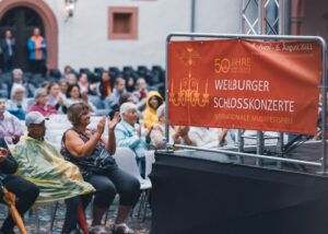 Musikerinnen und Musiker des Orchesters „Trotzdem“ beim Benefizkonzert in der Schlosskirche Weilburg