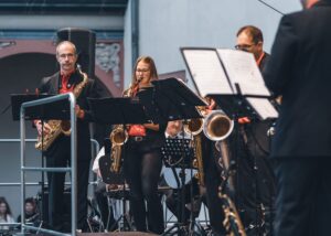 Musikerinnen und Musiker des Orchesters „Trotzdem“ beim Benefizkonzert in der Schlosskirche Weilburg
